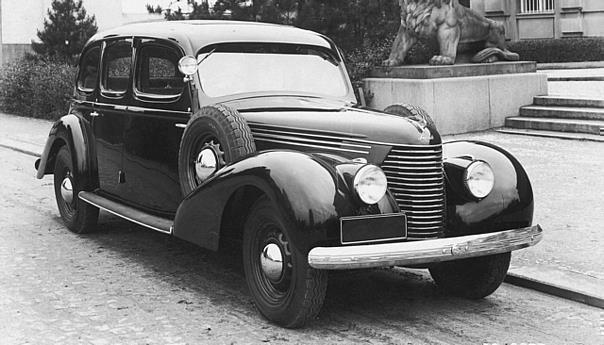 The Skoda Superb OHV saloon after the updating of its body in 1939.